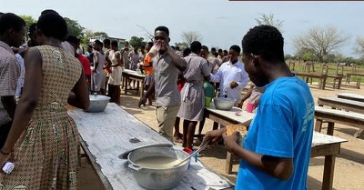 Zorkor Free SHS students eating in the suns