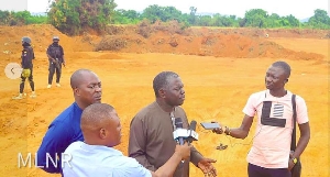 Benito Owusu-Bio  talking to pressmen