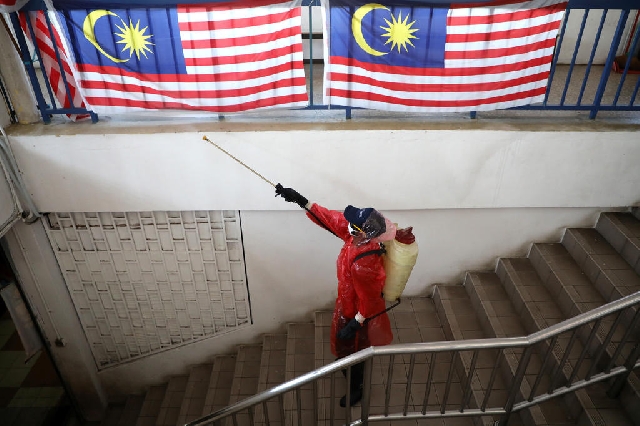 Malaysia extends lockdown | World News