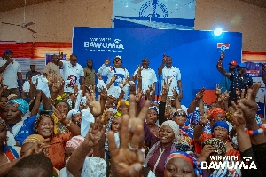 Dr Bawumia flanged by supporters in the North