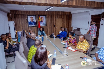 Energy Minister in  a meeting with heads of agencies