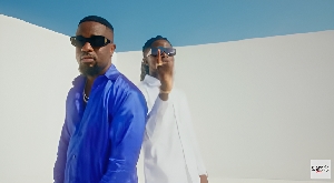 L-R: Sarkodie and Kuami Eugene in a screenshot from the Happy Day music video