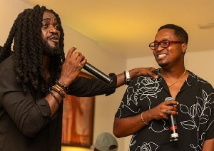 Ghanaian music stars Ayisi (L) and Ko-Jo Cue (R)