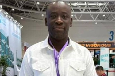 Takyi Addo , Head of Communication for Abossey Okai Spare Parts Dealers Association addressingn the press