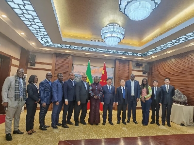 Emelia Arhtur in China