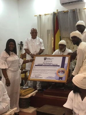 Prof Goski Alabi presenting the scholarships Nuumo Gborbu Wulomo
