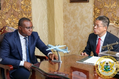 Deputy Defence Minister engaing with leader of the CATIC delegation