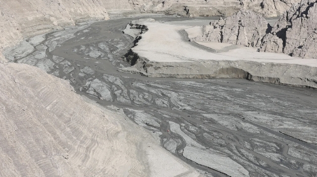Irã em Crise: Seca Extrema Leva a Medidas Desesperadas e Oração por Chuva